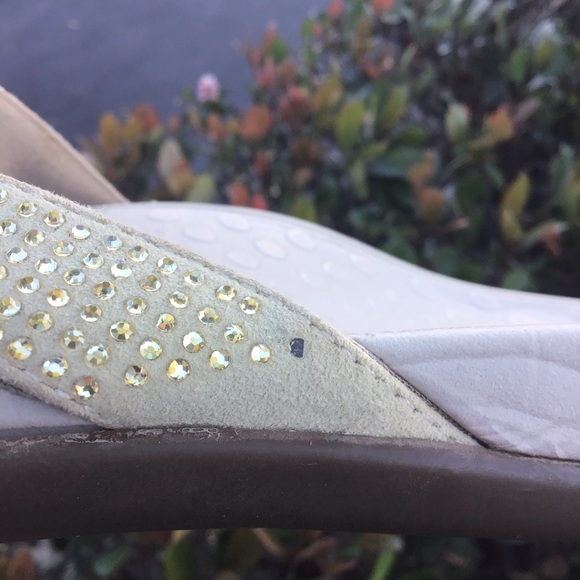 Vionic Tide Rhinestone Champagne size 9 Women's Cream Flip Flops - Picture 9 of 9